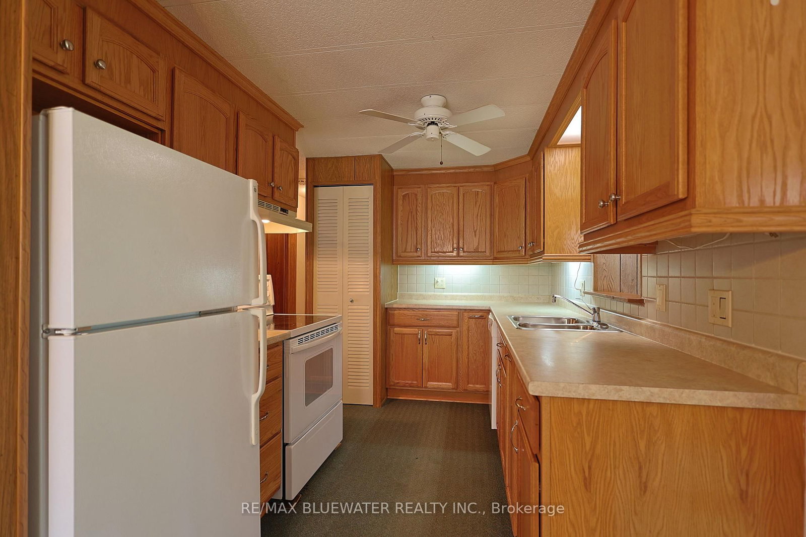 254 Highland Springs • South Huron, ON photo 4