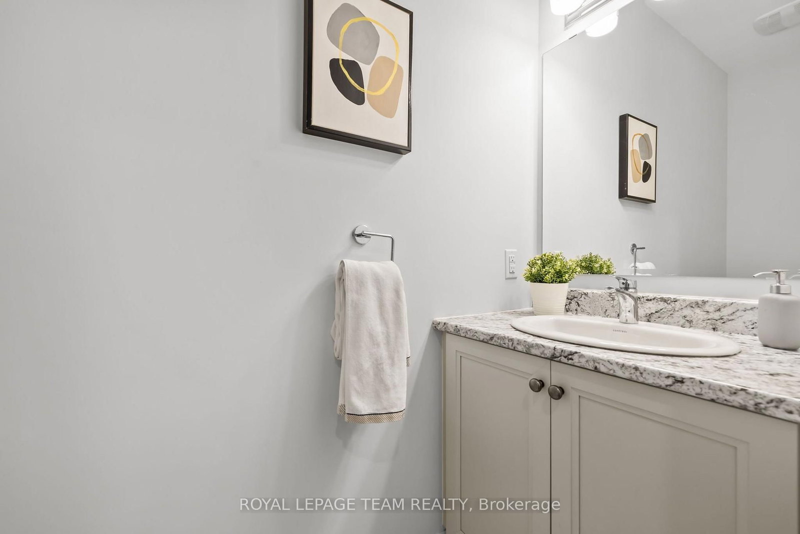 70 Ralph Erfle Way • Ottawa, ON photo 15