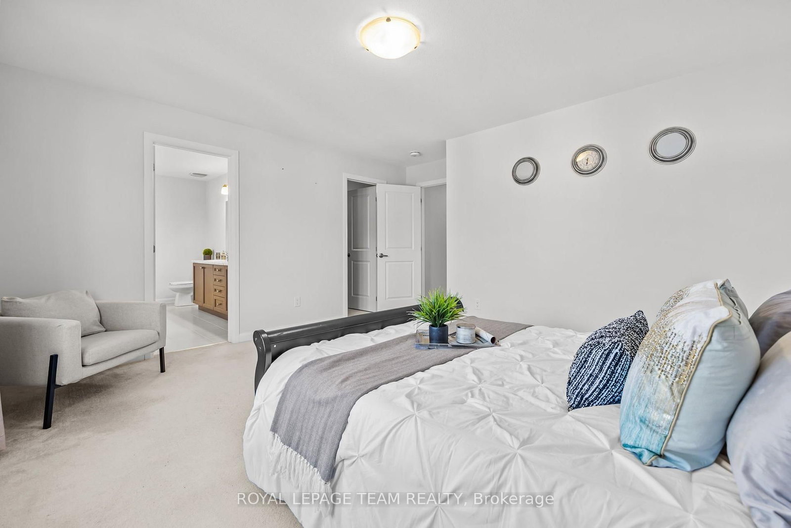 70 Ralph Erfle Way • Ottawa, ON photo 18