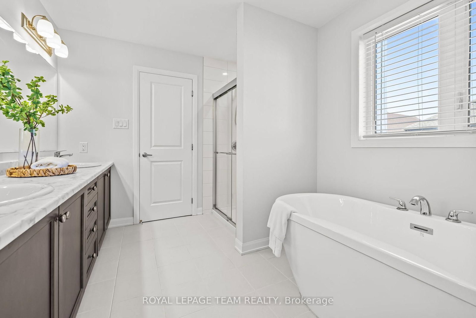70 Ralph Erfle Way • Ottawa, ON photo 20