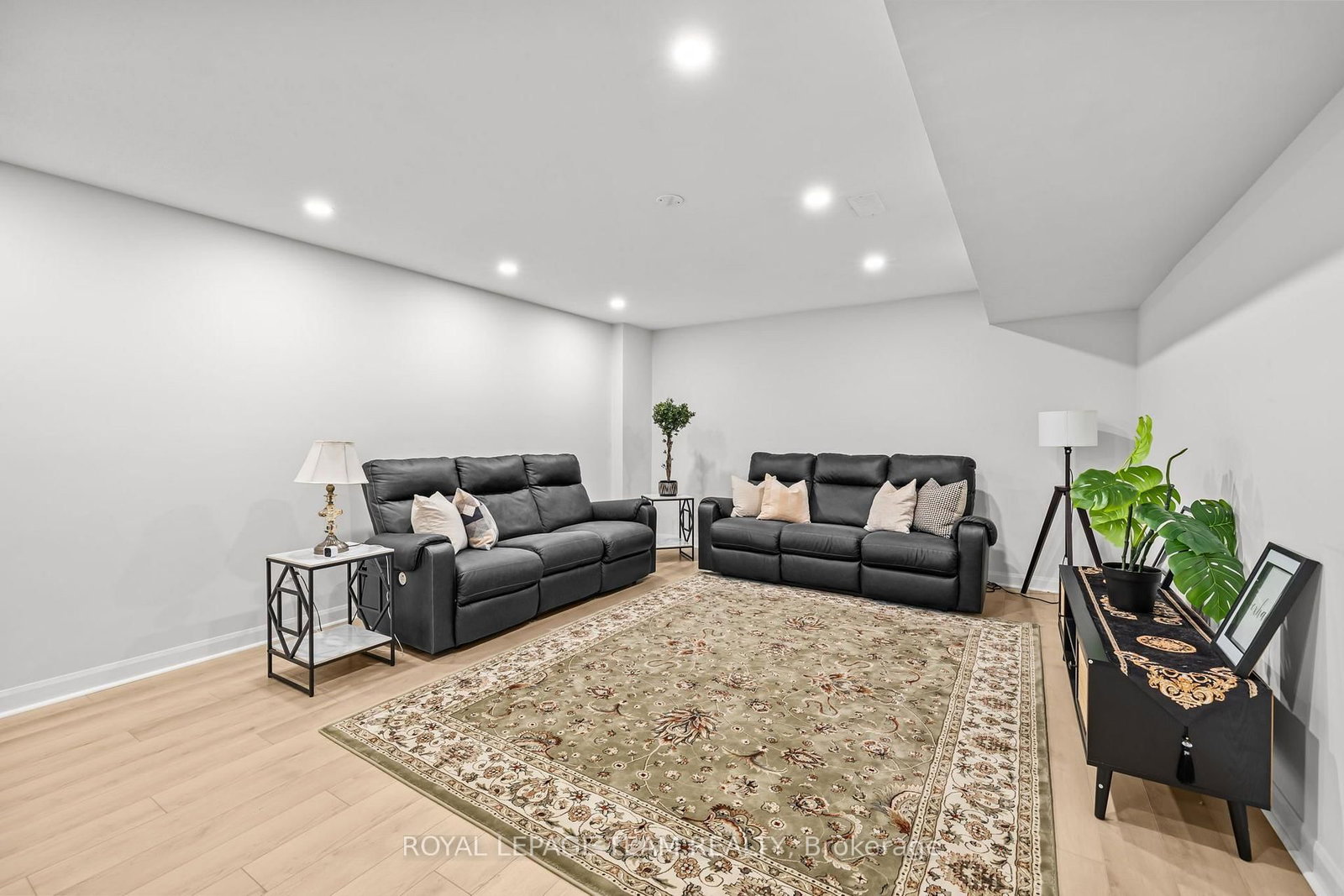 70 Ralph Erfle Way • Ottawa, ON photo 30
