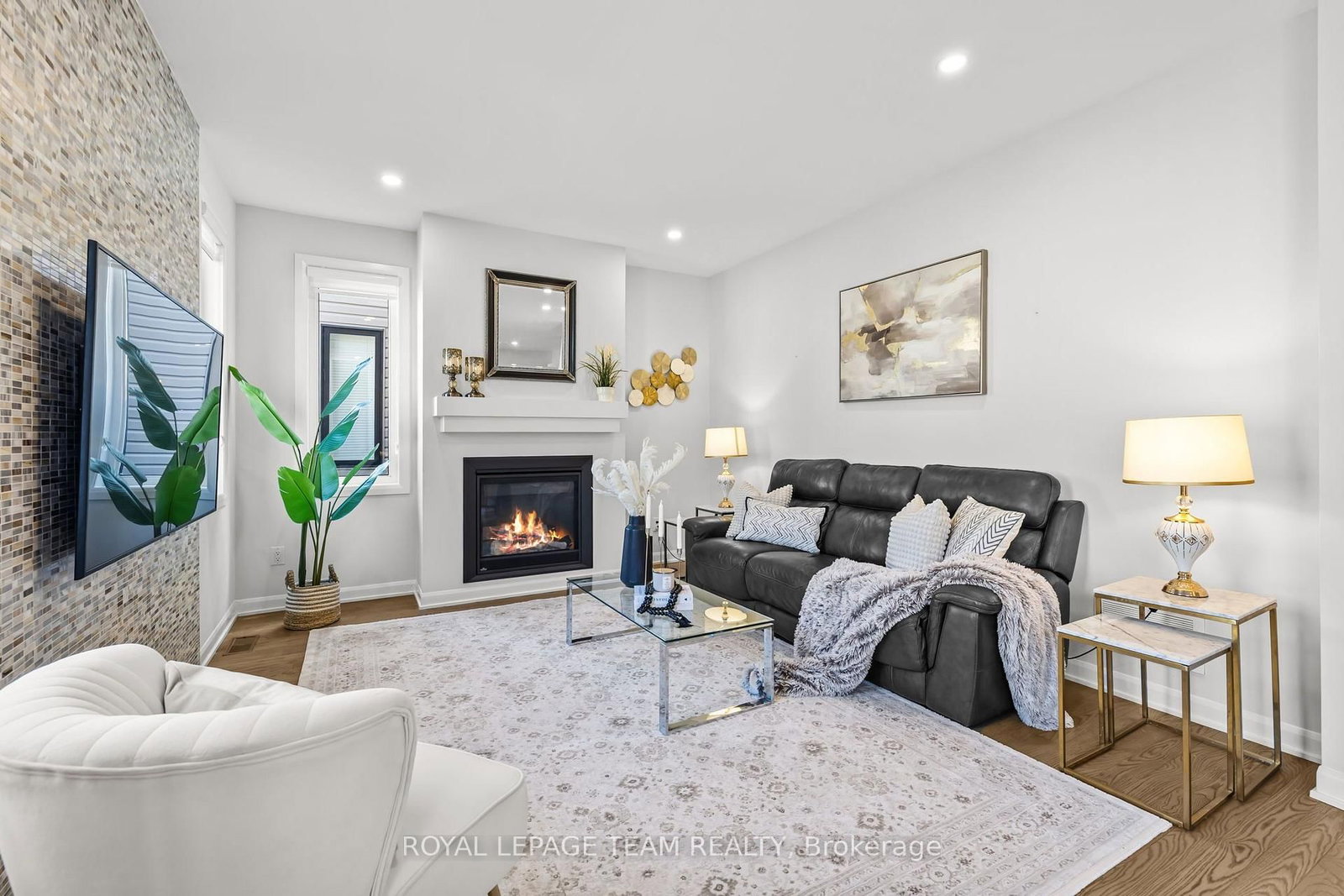 70 Ralph Erfle Way • Ottawa, ON photo 5