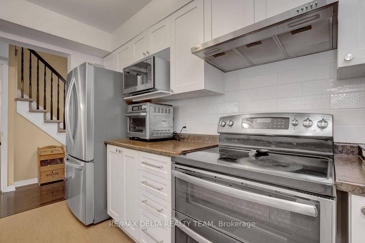 429 Dusk Private • Ottawa, ON photo 16