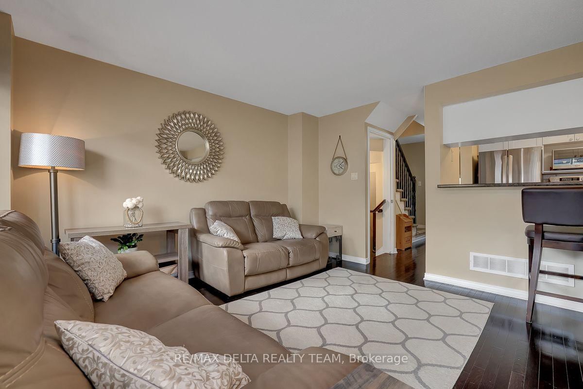 429 Dusk Private • Ottawa, ON photo 9