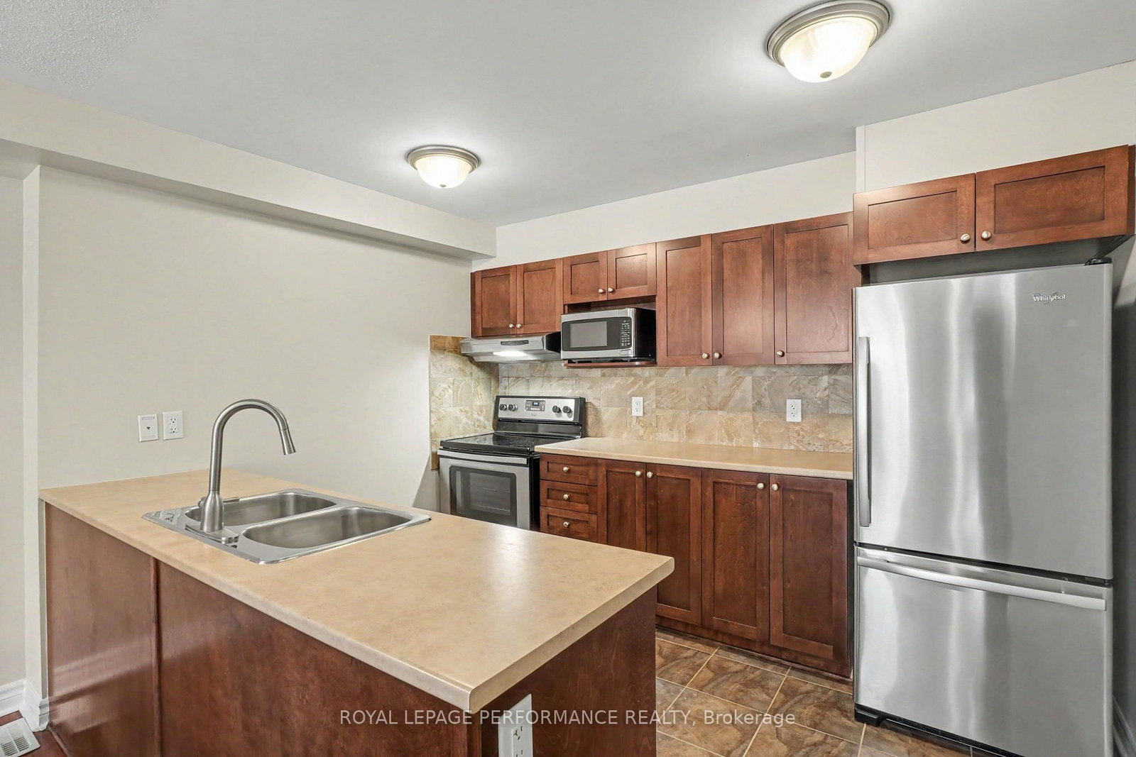 269A Titanium Private • Ottawa, ON photo 10