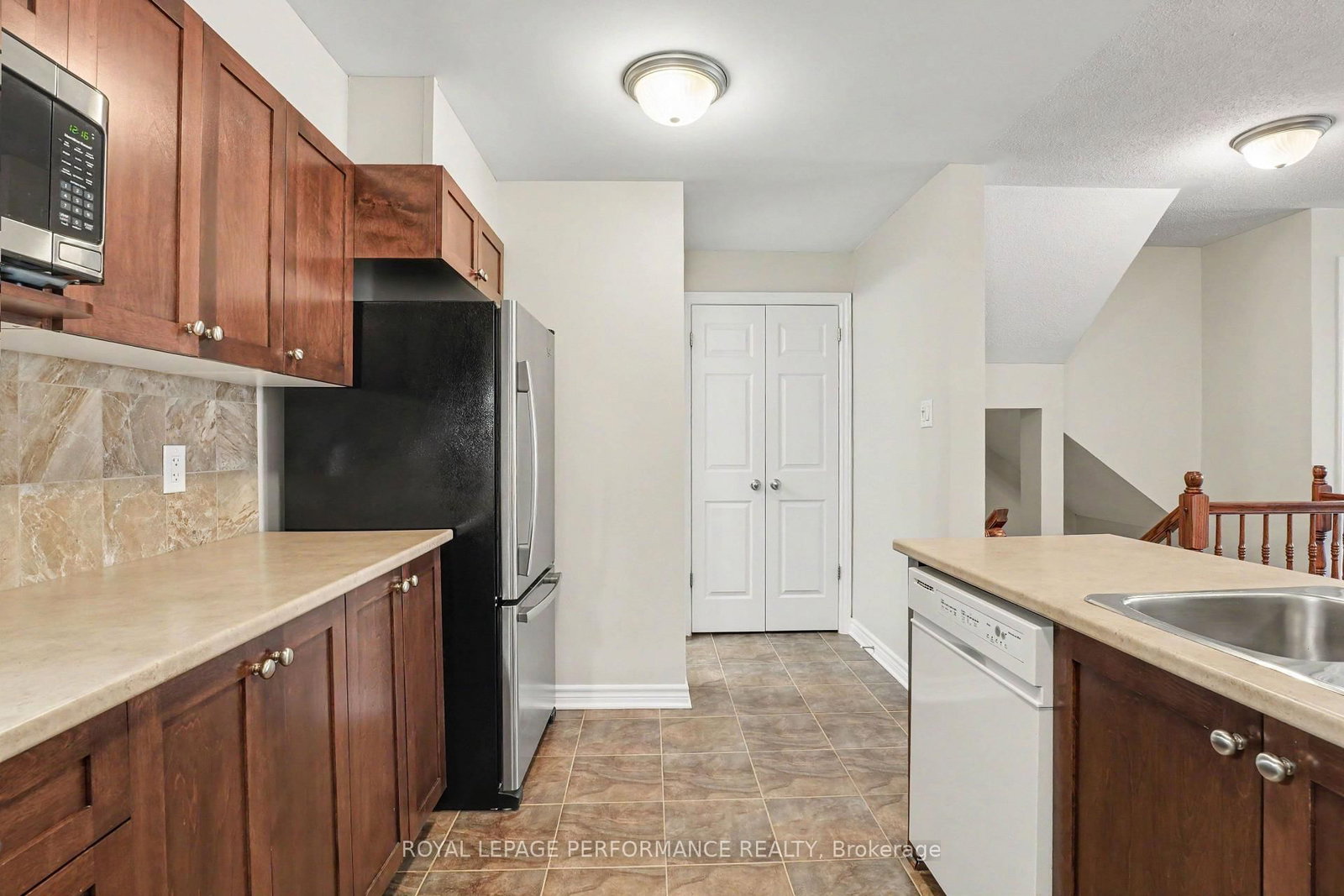 269A Titanium Private • Ottawa, ON photo 11