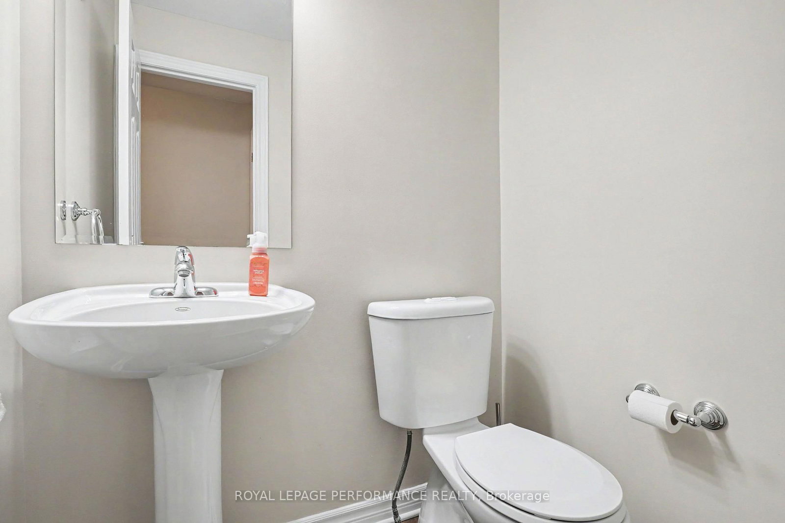 269A Titanium Private • Ottawa, ON photo 12