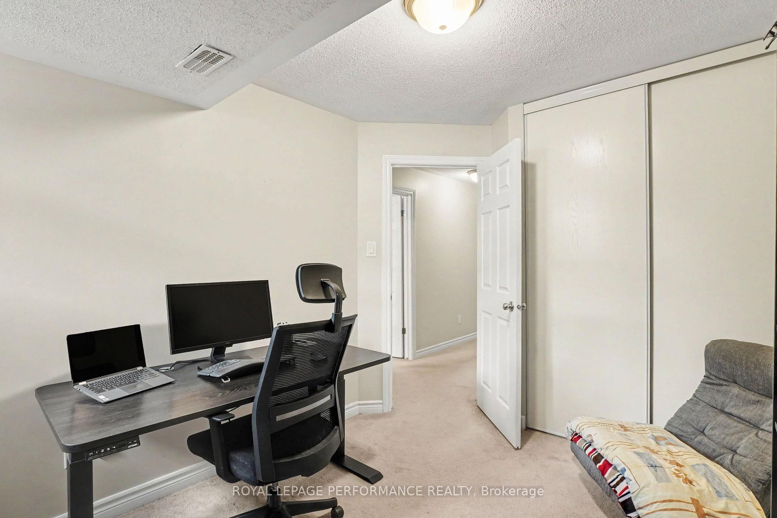 269A Titanium Private • Ottawa, ON photo 16