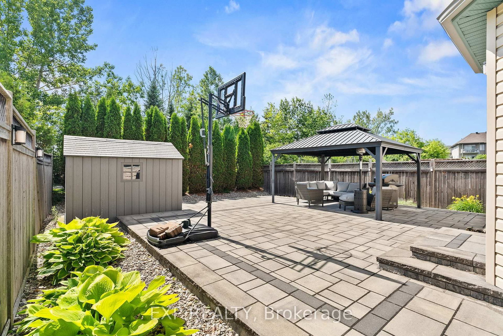 112 Redcliff Avenue • Ottawa, ON photo 3
