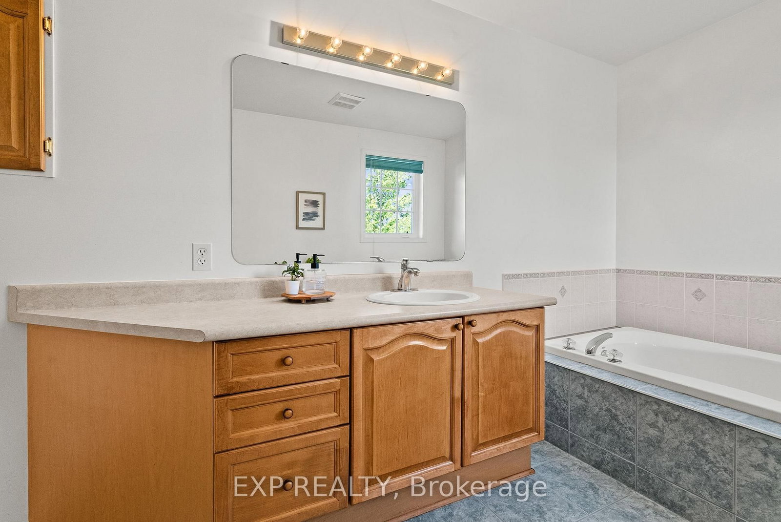 112 Redcliff Avenue • Ottawa, ON photo 32