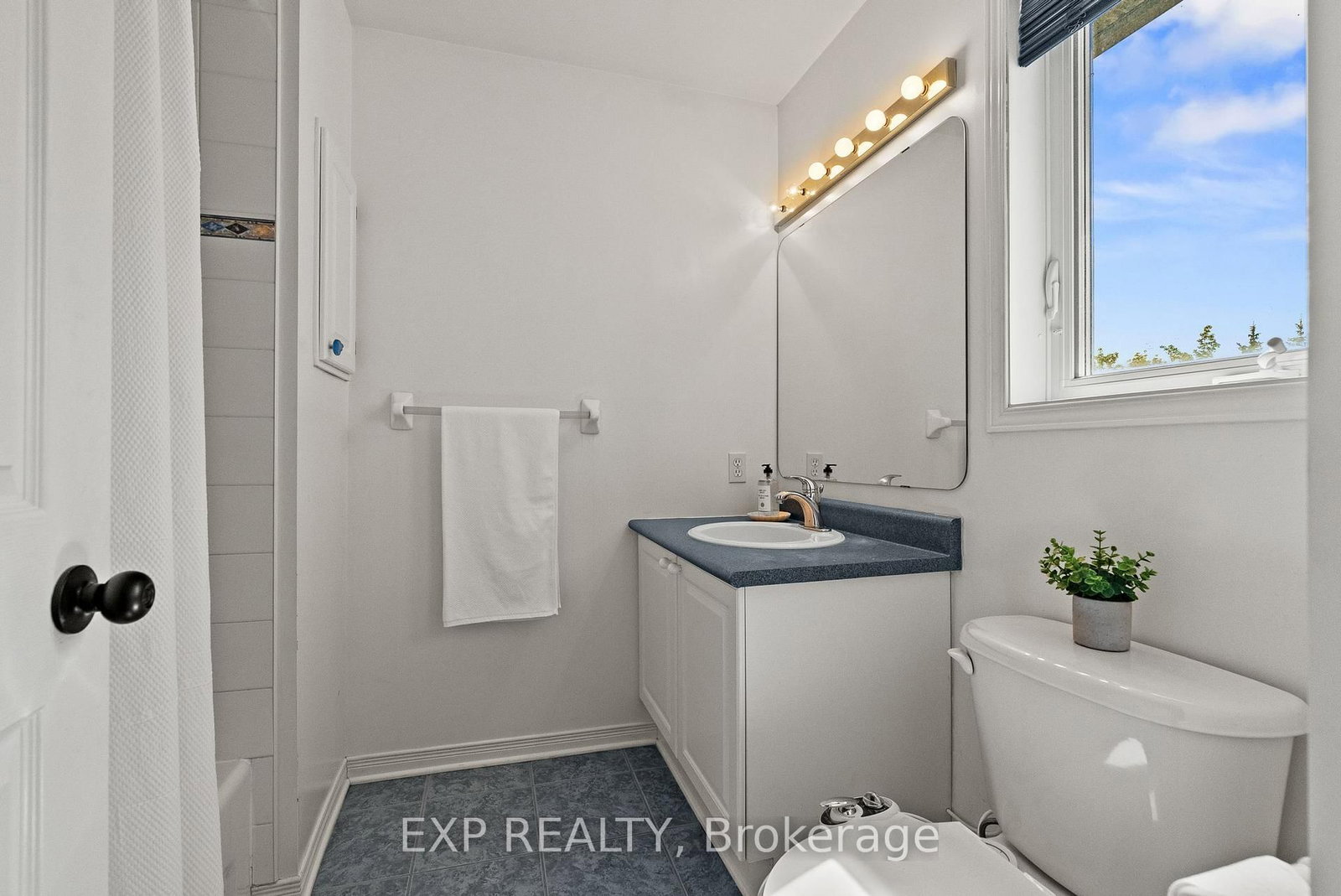 112 Redcliff Avenue • Ottawa, ON photo 37