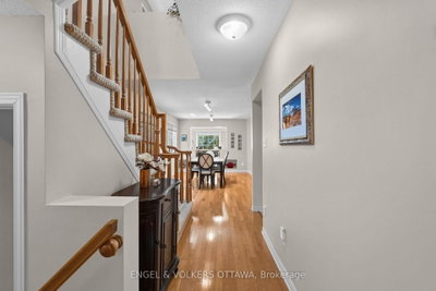48 Fieldberry Private • Ottawa, ON photo 3
