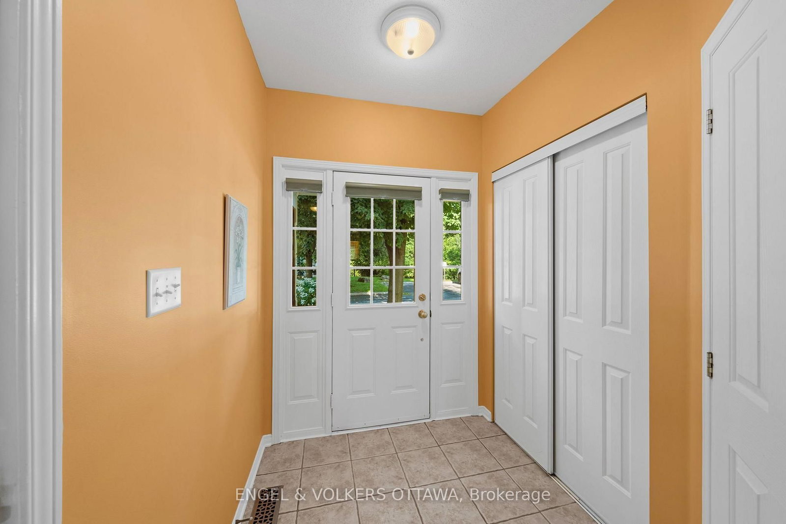 48 Fieldberry Private • Ottawa, ON photo 4