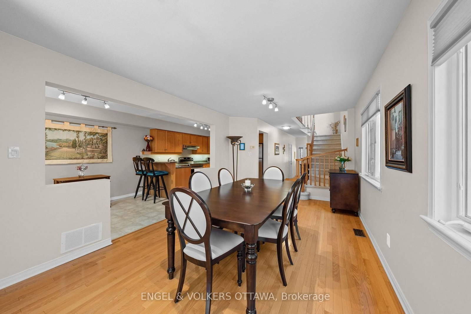 48 Fieldberry Private • Ottawa, ON photo 6