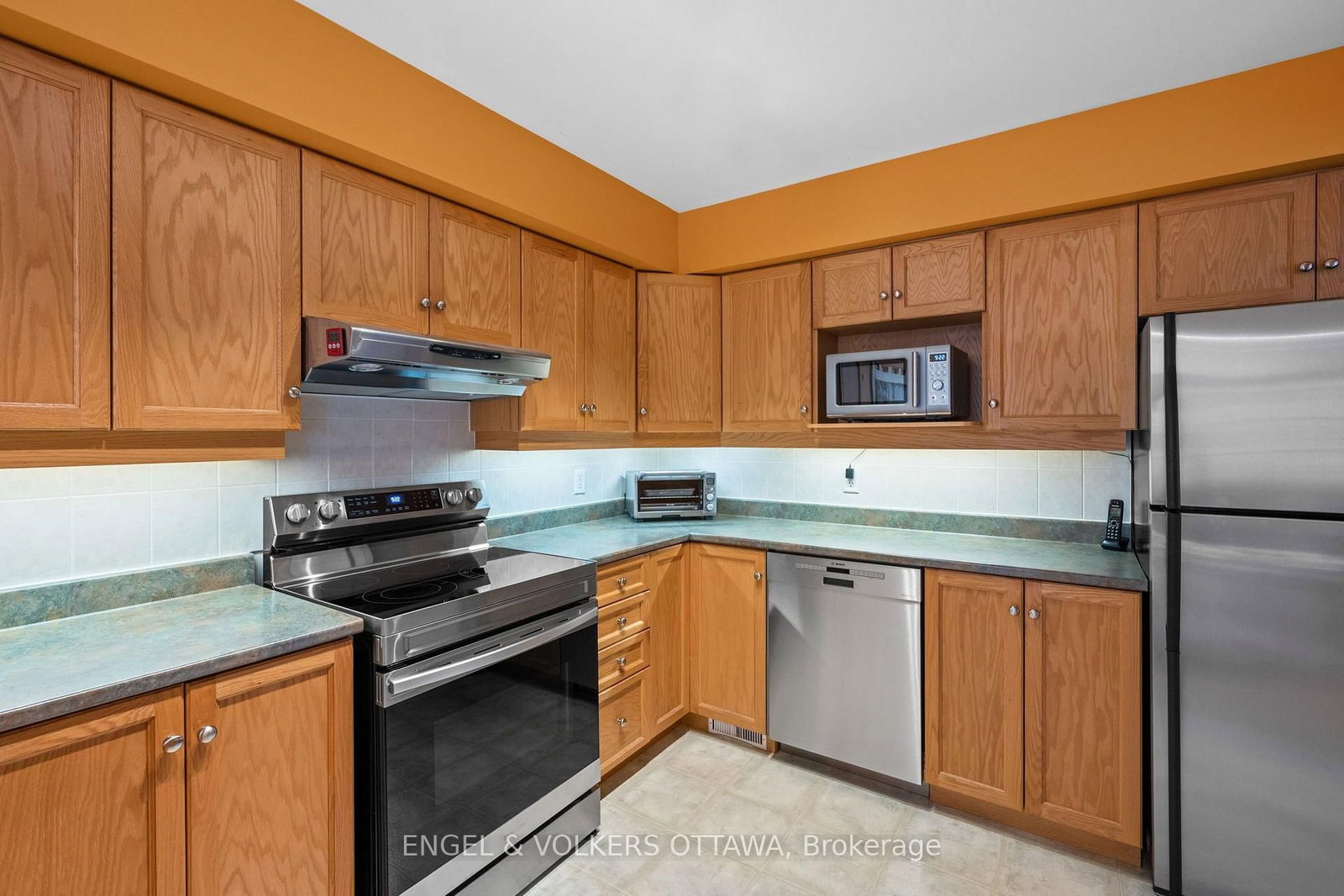 48 Fieldberry Private • Ottawa, ON photo 8