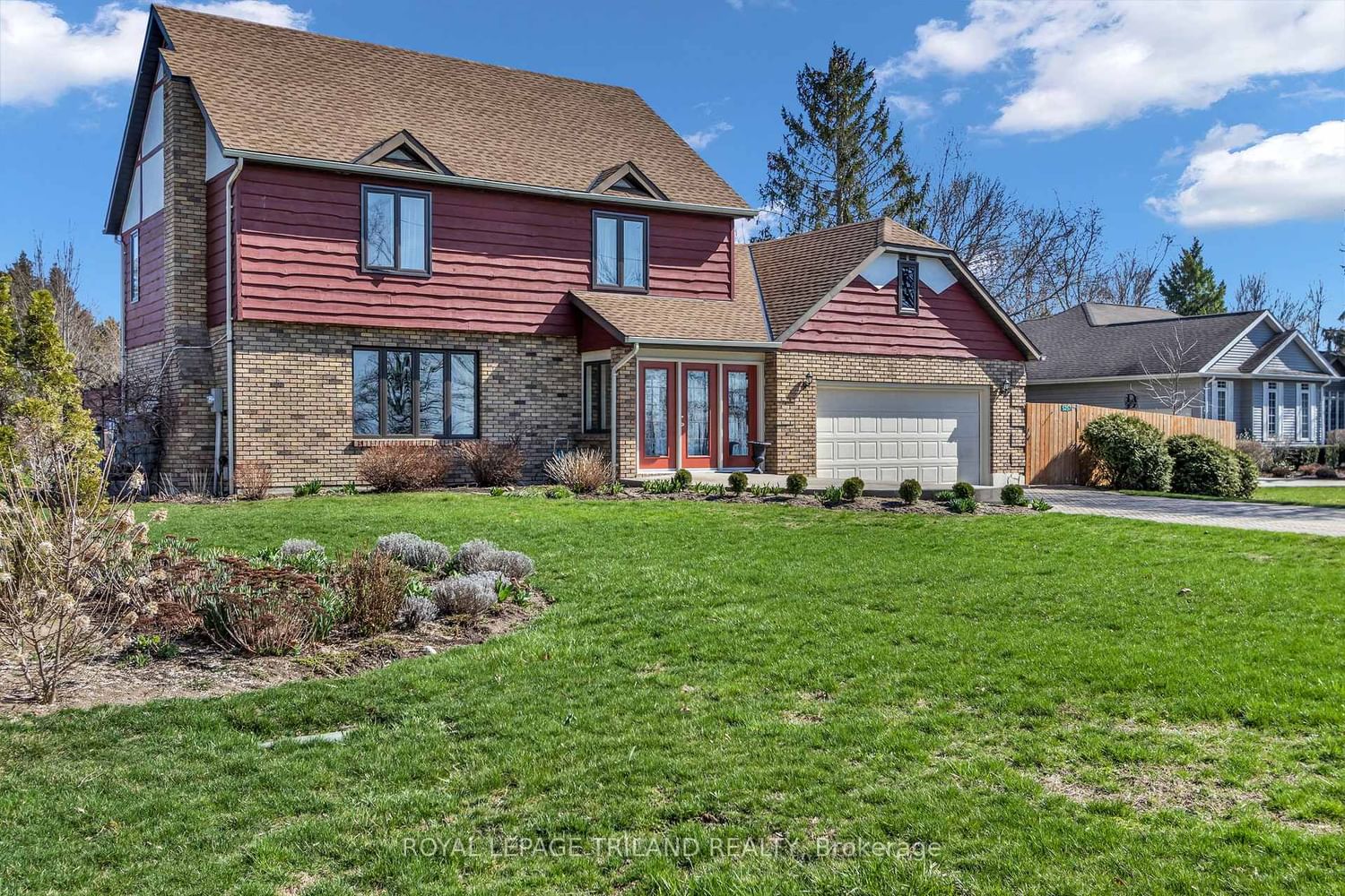 5257 Cliff Road • Lambton Shores, ON photo 2