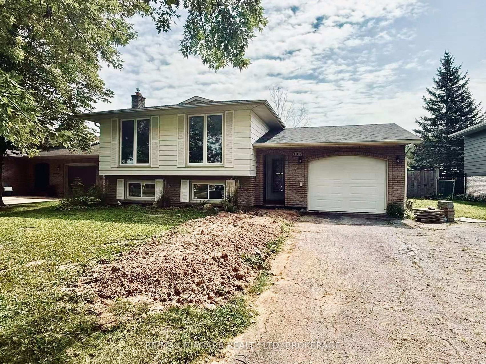 3102 Ussher Street • Niagara Falls, ON photo 2