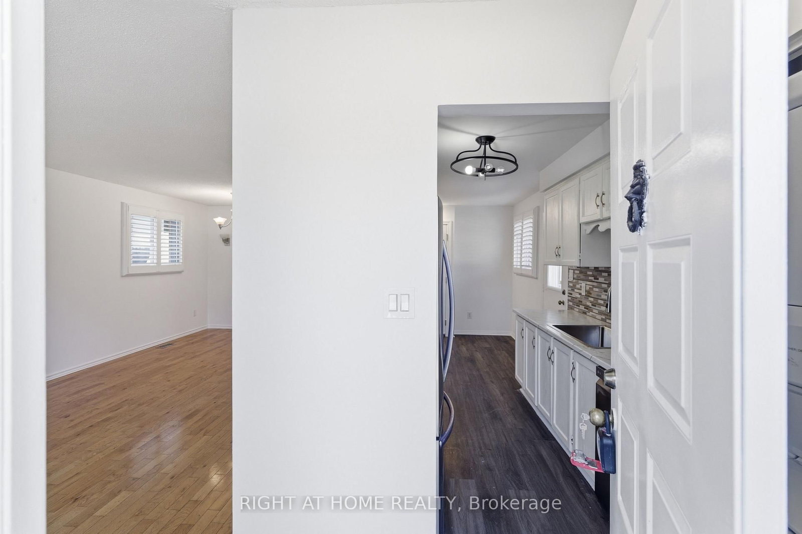 341 Rexford Drive • Hamilton, ON photo 4