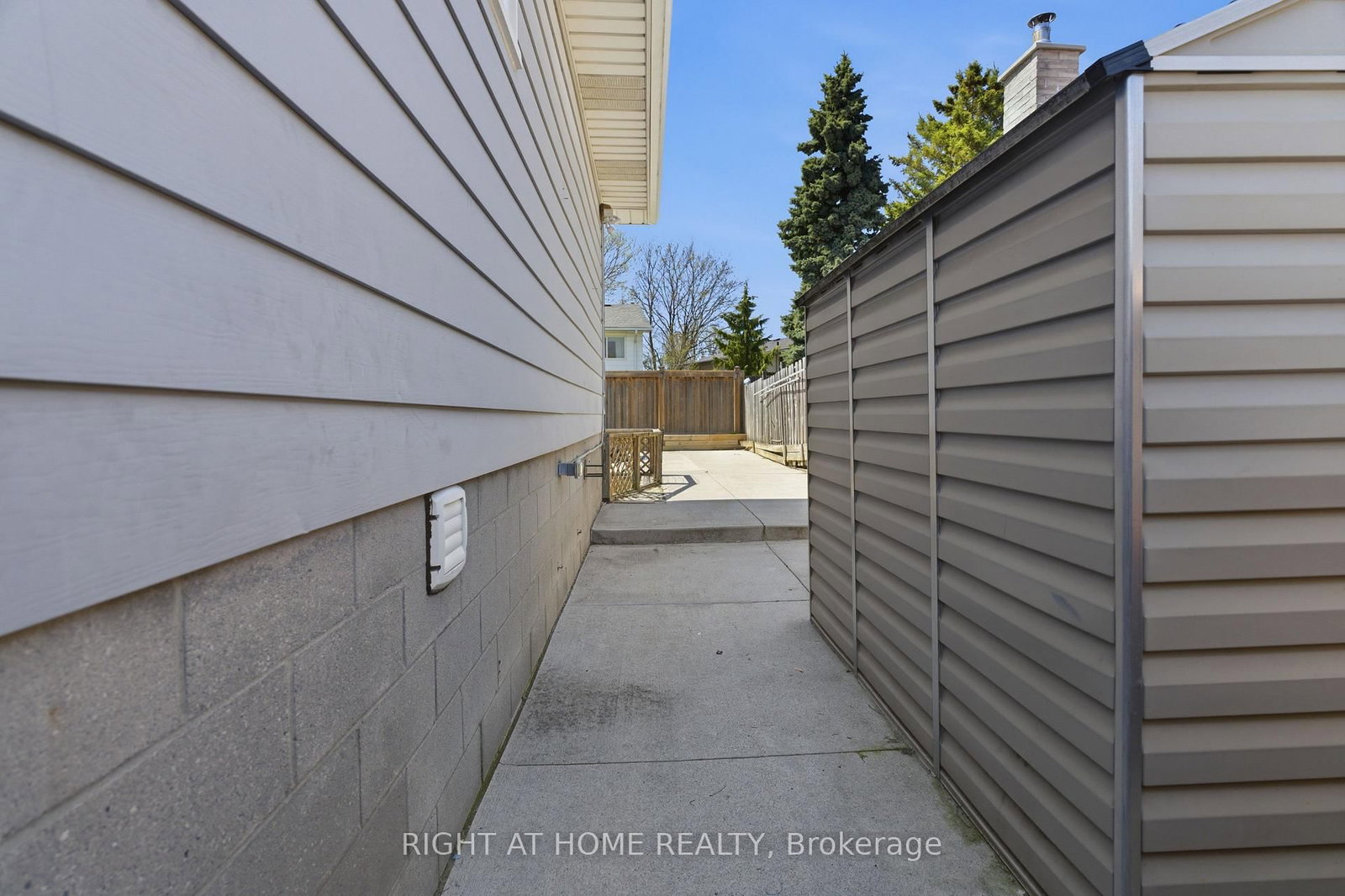 341 Rexford Drive • Hamilton, ON photo 43