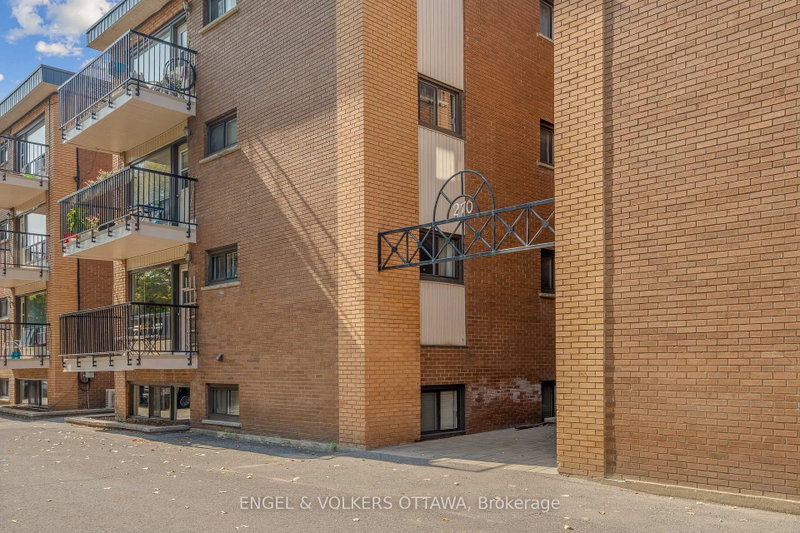 11 - 270 Beechwood Avenue