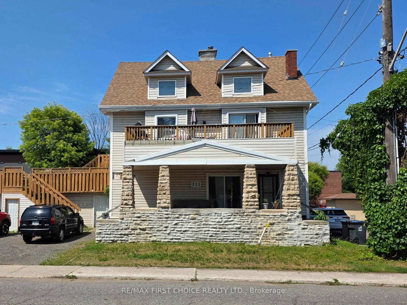 711 Ridgeway Street E