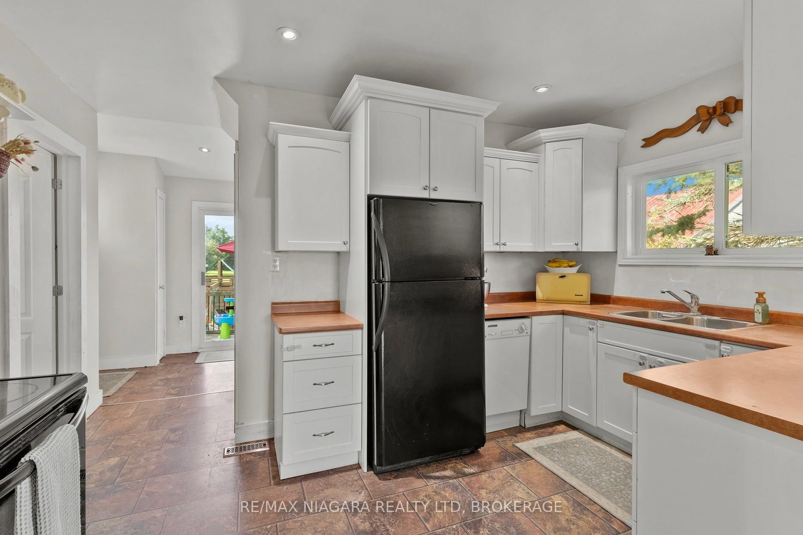 702 Main Street W • Port Colborne, ON photo 11