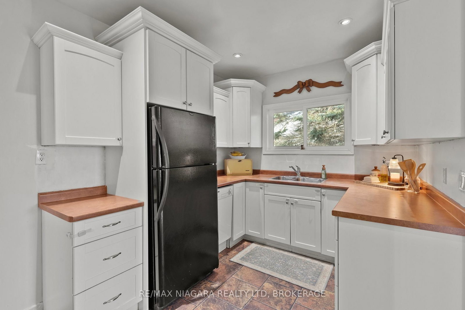 702 Main Street W • Port Colborne, ON photo 12