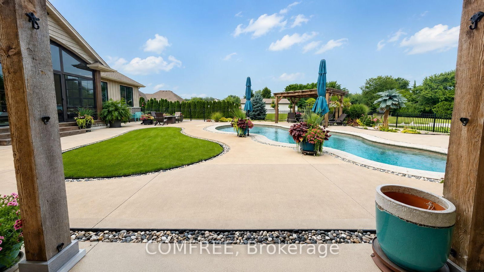 663 County 2 Road • Lakeshore, ON photo 36