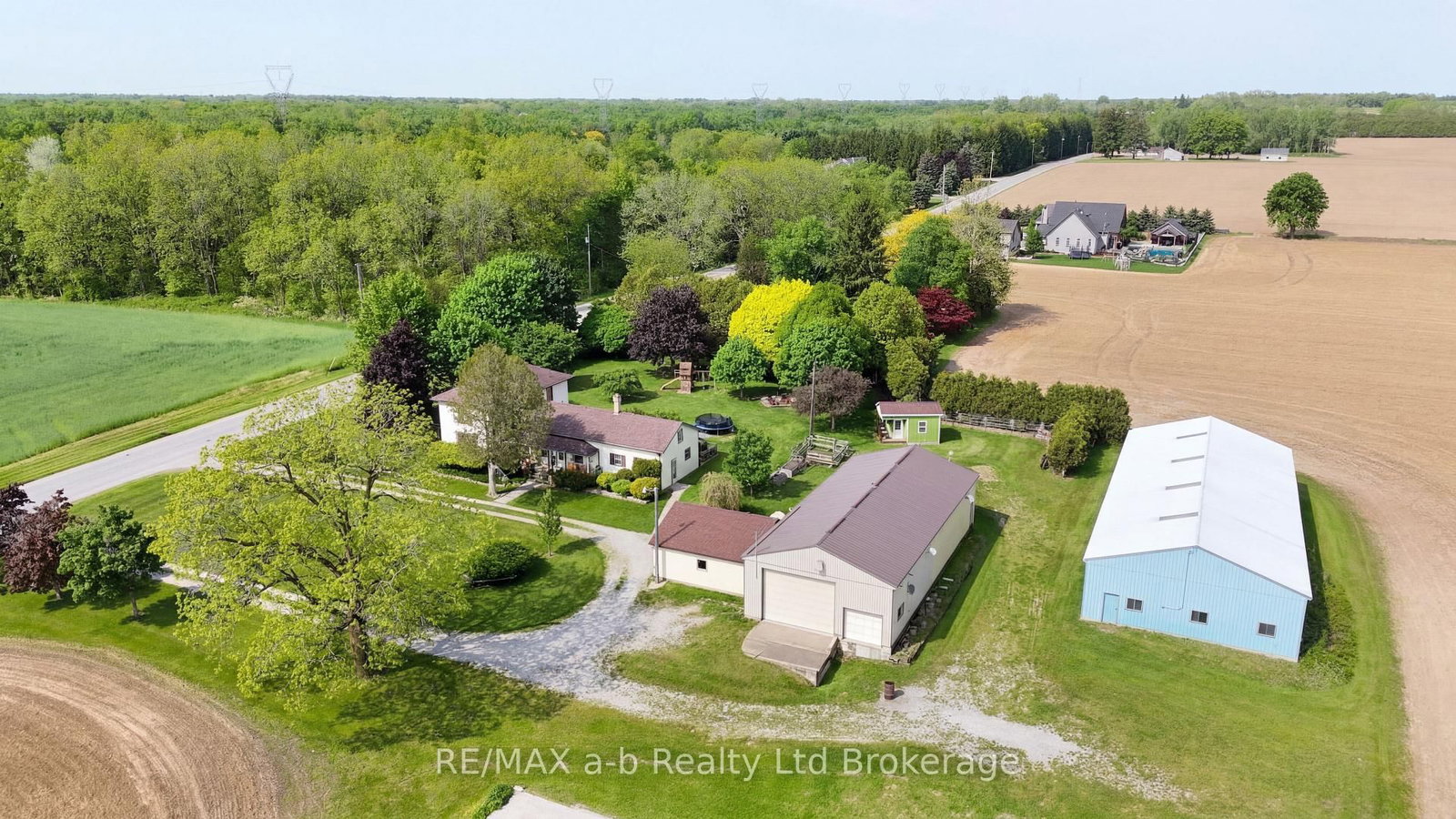 1813 Norfolk County 19 Road W • Norfolk, ON photo 2