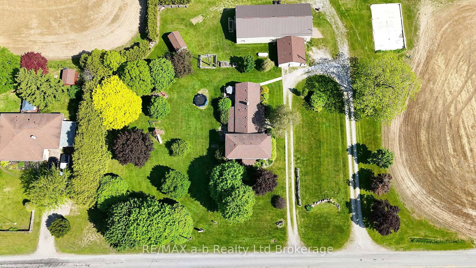 1813 Norfolk County 19 Road W • Norfolk, ON photo 4