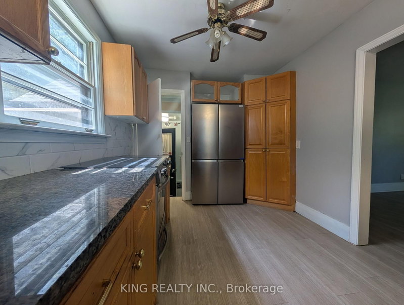 1131 Crumlin Sdrd photo 5