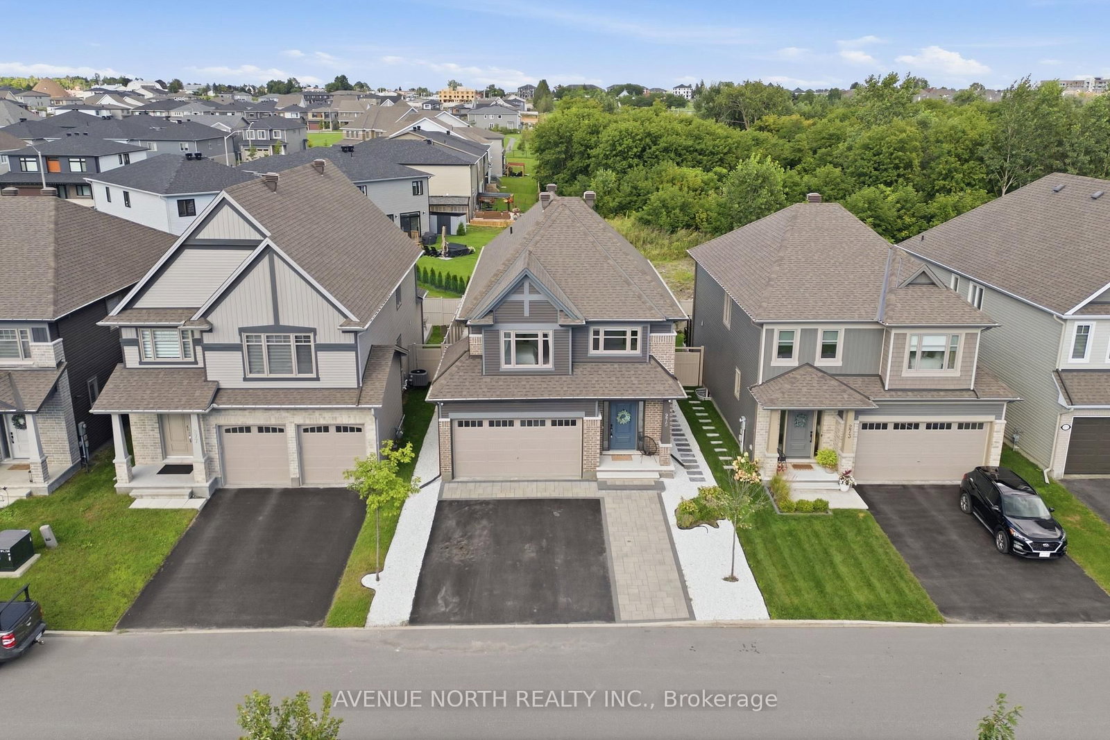 275 Trollius Way • Ottawa, ON photo 3