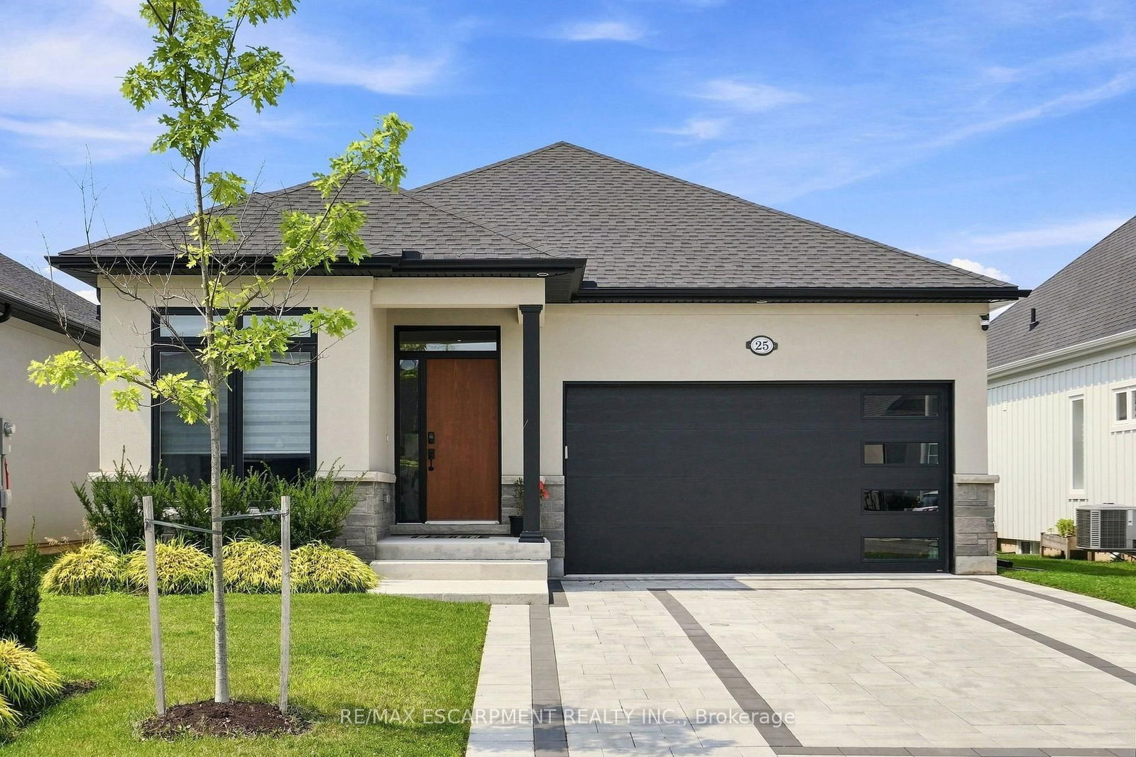 25 Sunrise Court • Fort Erie, ON photo 1