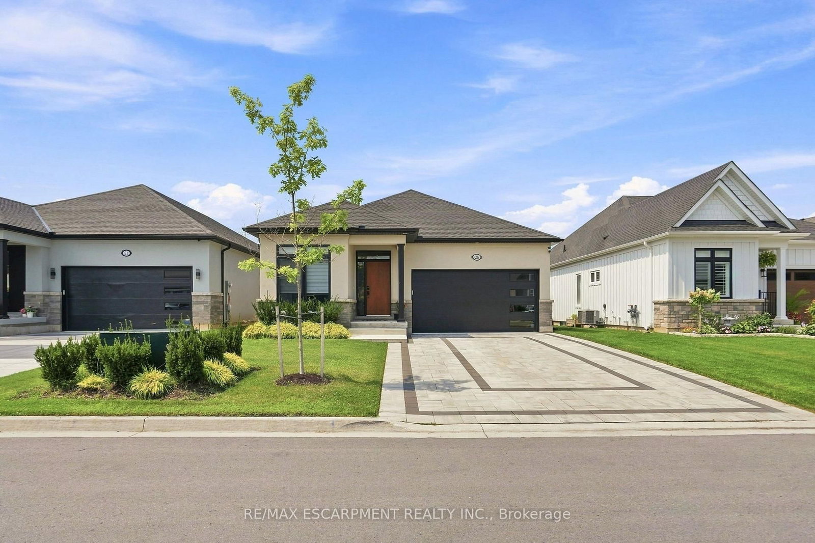25 Sunrise Court • Fort Erie, ON photo 2