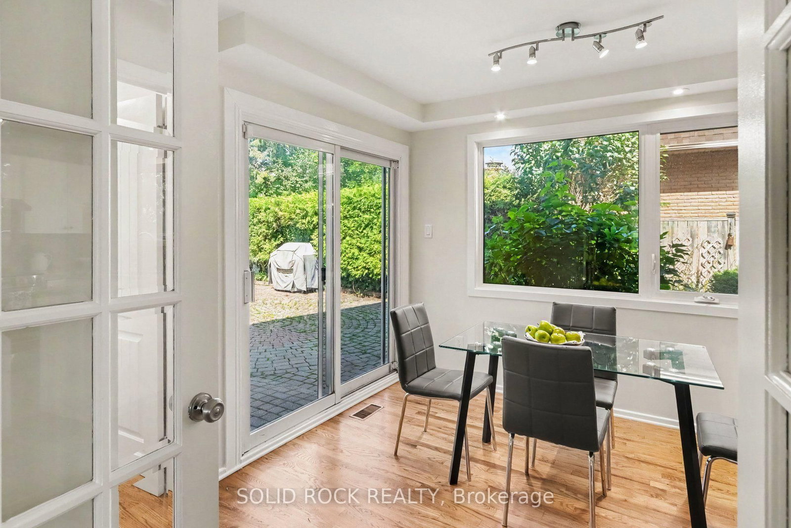 1599 Featherston Drive • Ottawa, ON photo 10