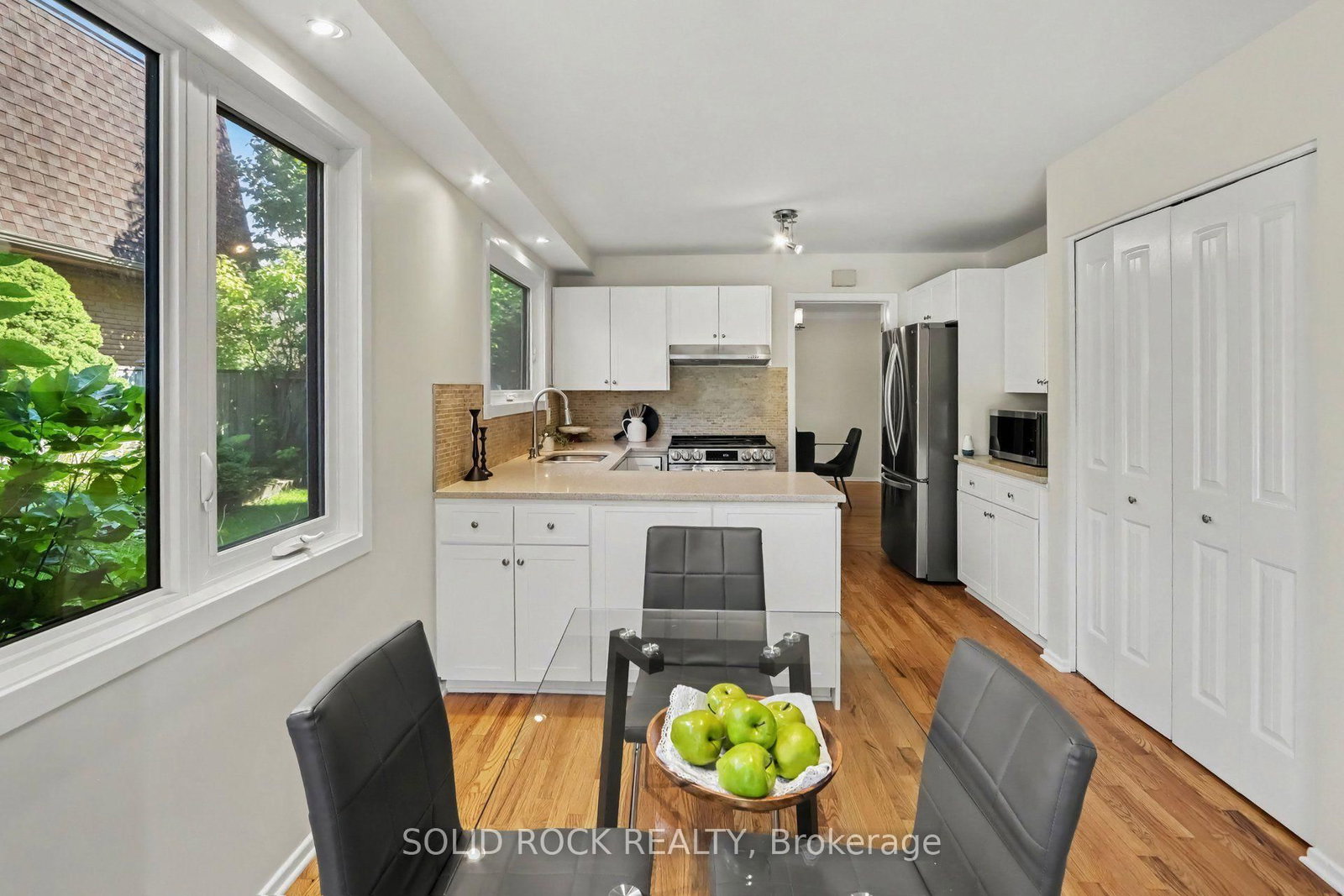1599 Featherston Drive • Ottawa, ON photo 11