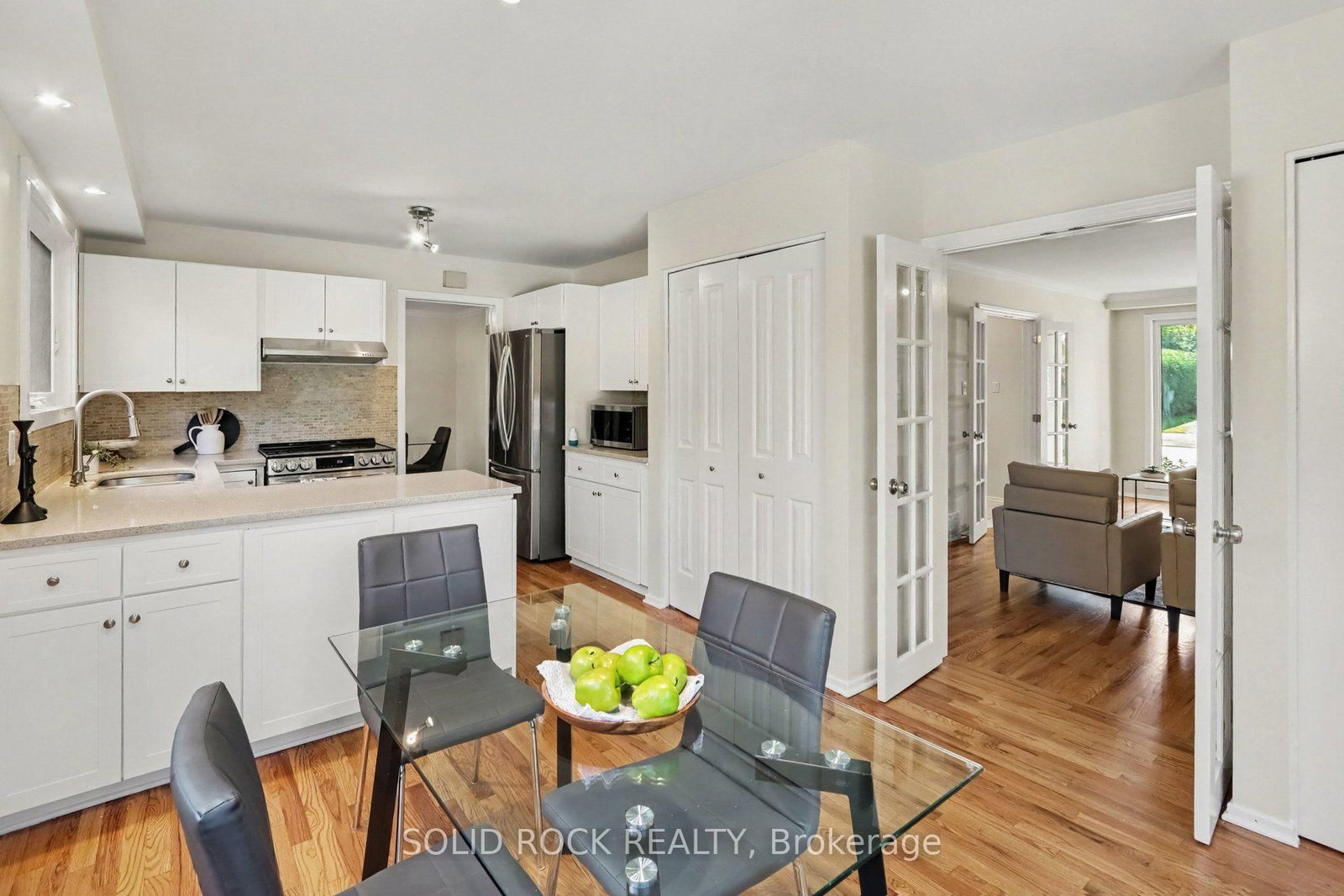 1599 Featherston Drive • Ottawa, ON photo 12
