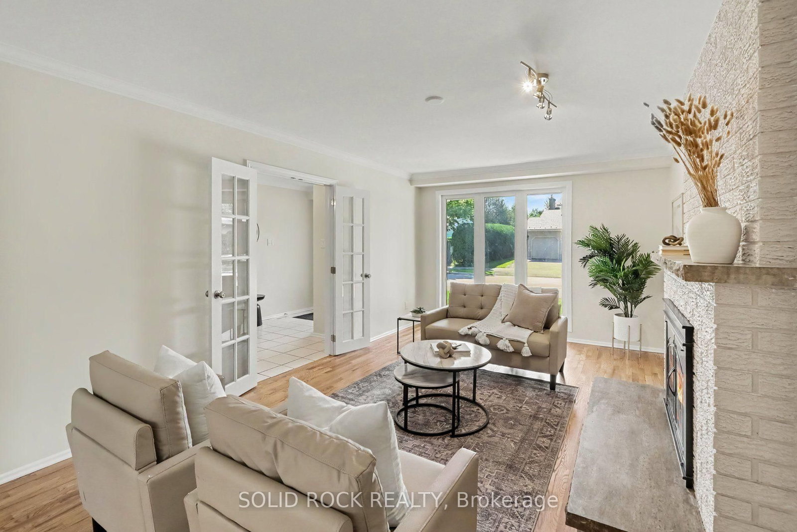1599 Featherston Drive • Ottawa, ON photo 15