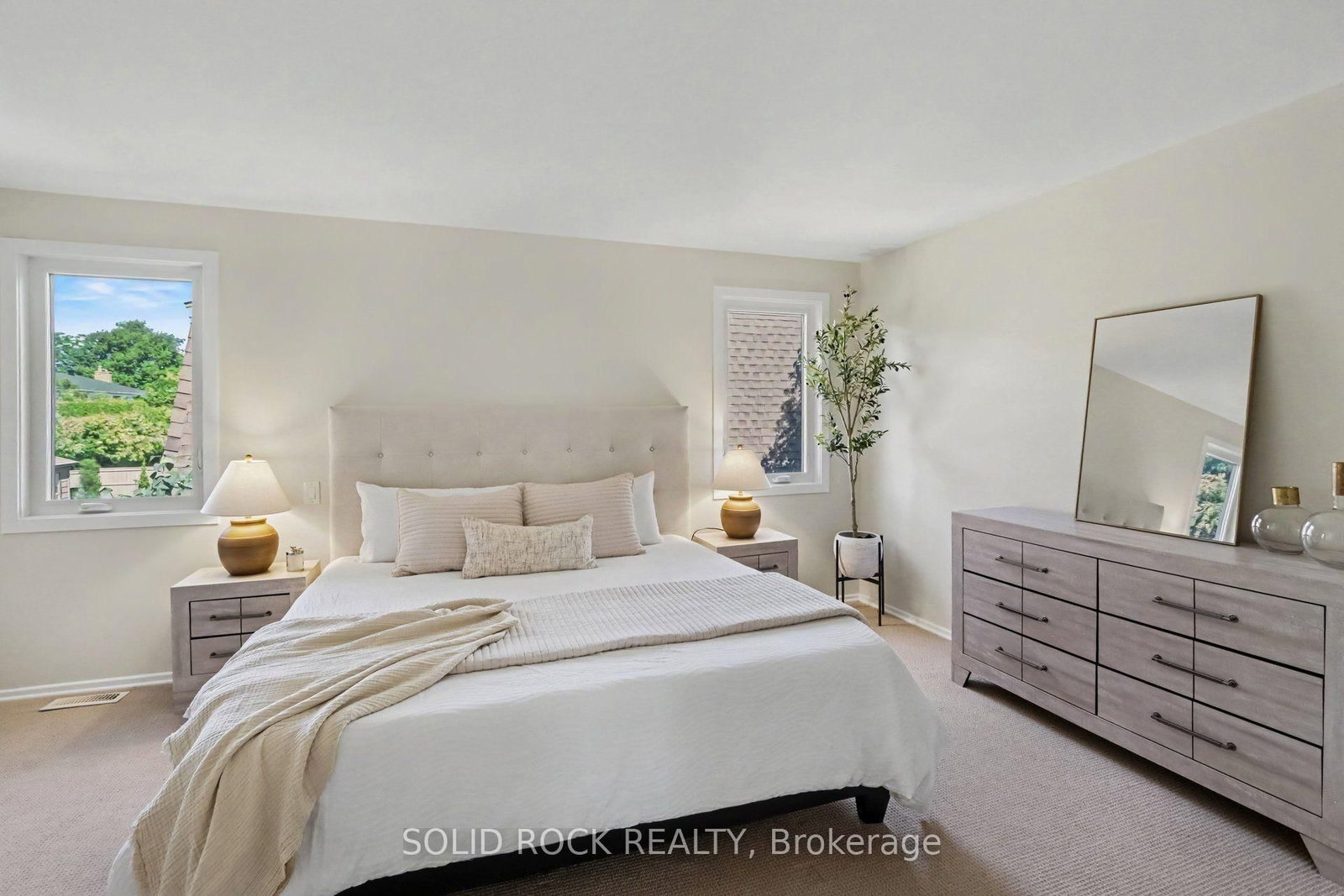 1599 Featherston Drive • Ottawa, ON photo 18