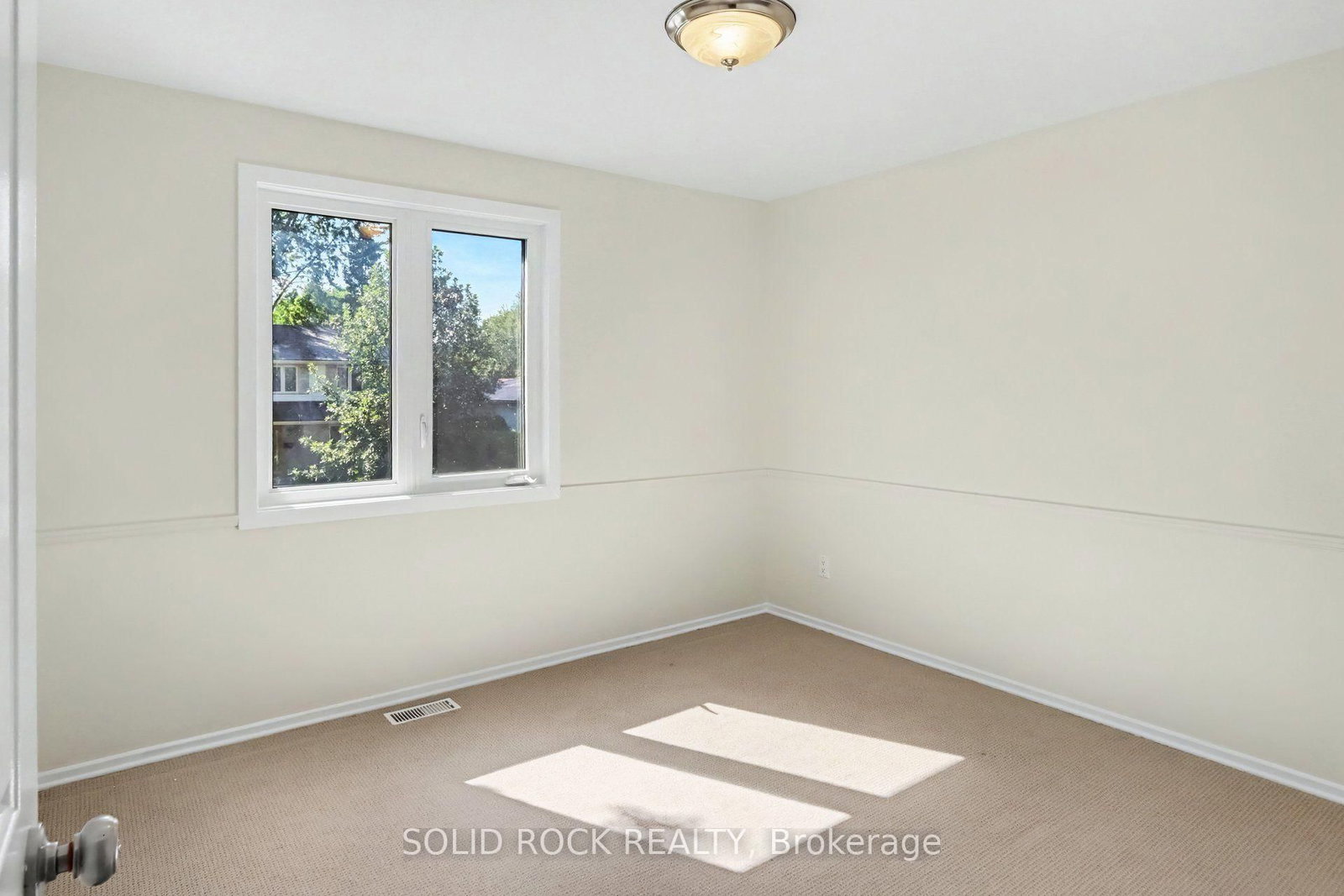 1599 Featherston Drive • Ottawa, ON photo 24