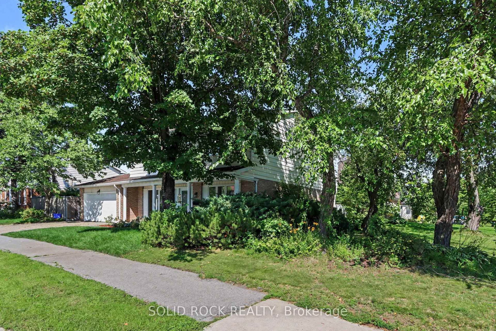 1599 Featherston Drive • Ottawa, ON photo 40