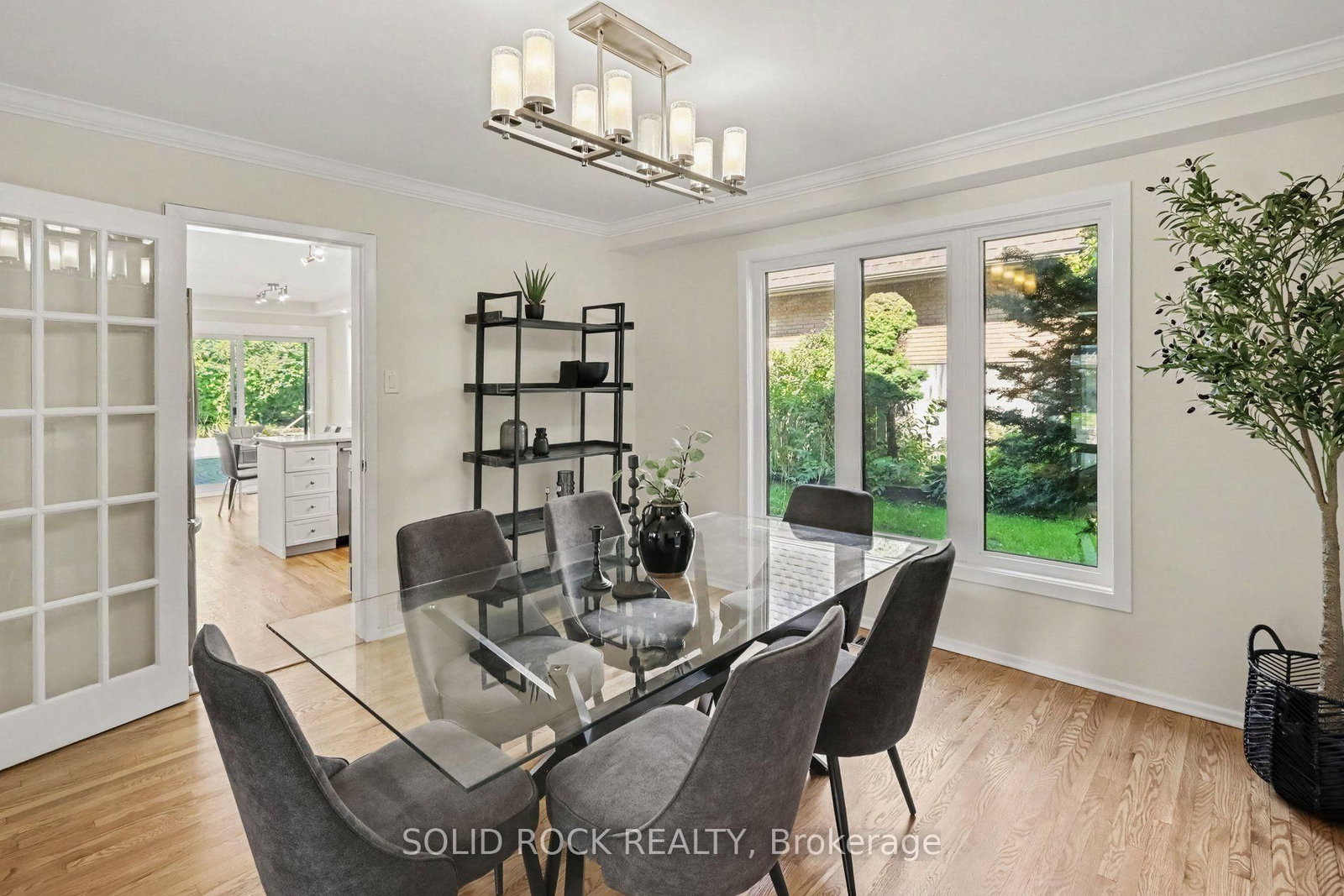 1599 Featherston Drive • Ottawa, ON photo 6