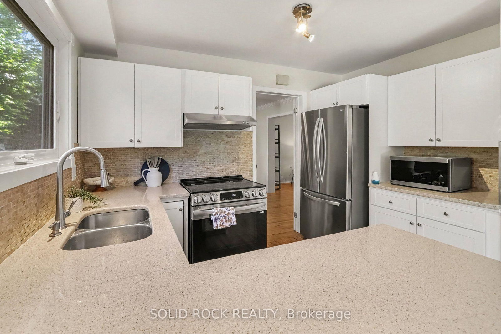 1599 Featherston Drive • Ottawa, ON photo 8