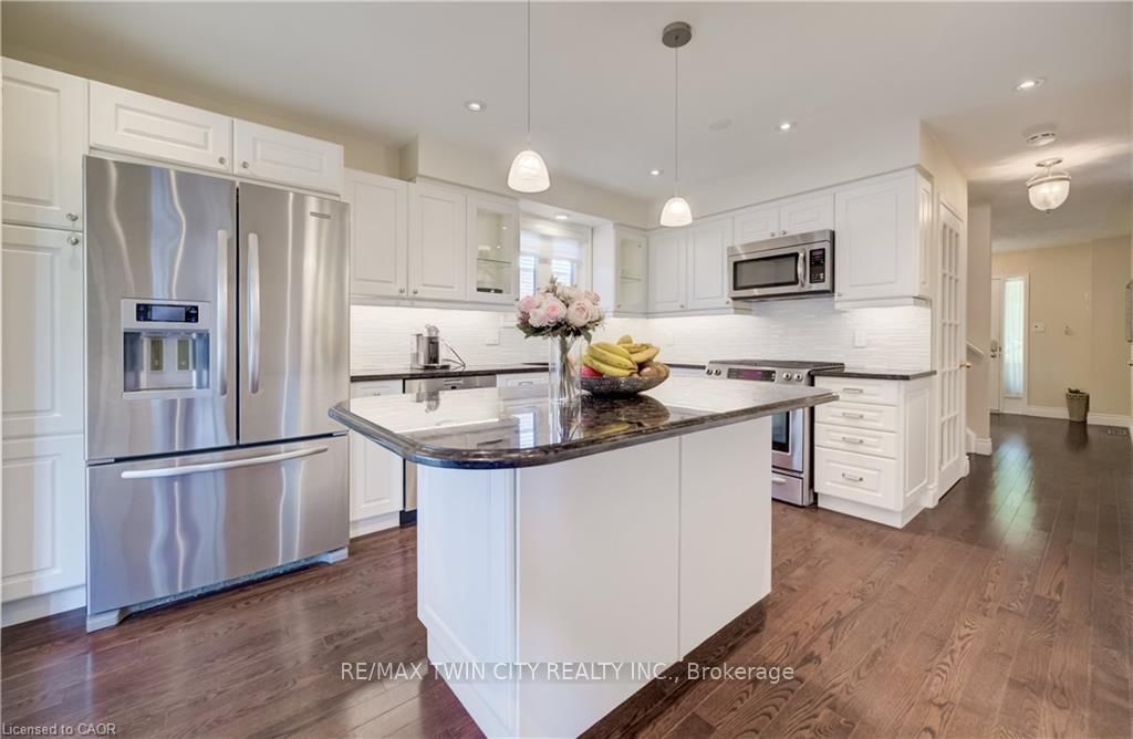 451 BURNETT Avenue • Cambridge, ON photo 12