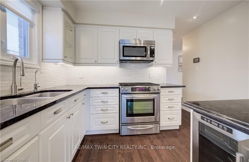 451 BURNETT Avenue • Cambridge, ON photo 15