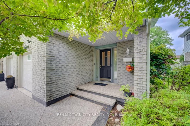 451 BURNETT Avenue
