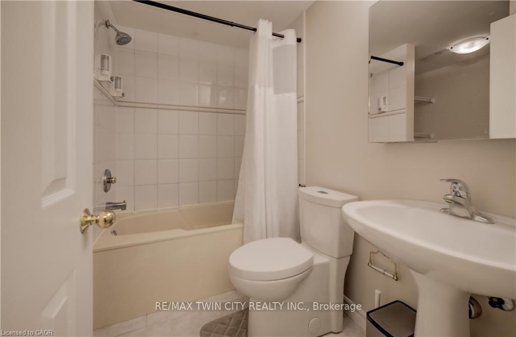 451 BURNETT Avenue • Cambridge, ON photo 31