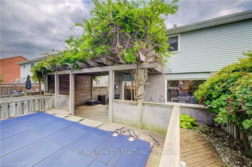 451 BURNETT Avenue • Cambridge, ON photo 36