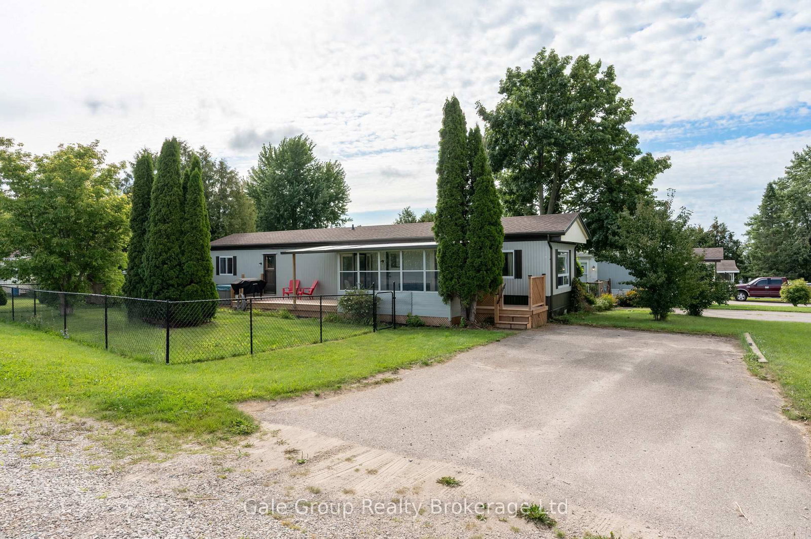 32 Pineview Ave Avenue • Malahide, ON photo 1