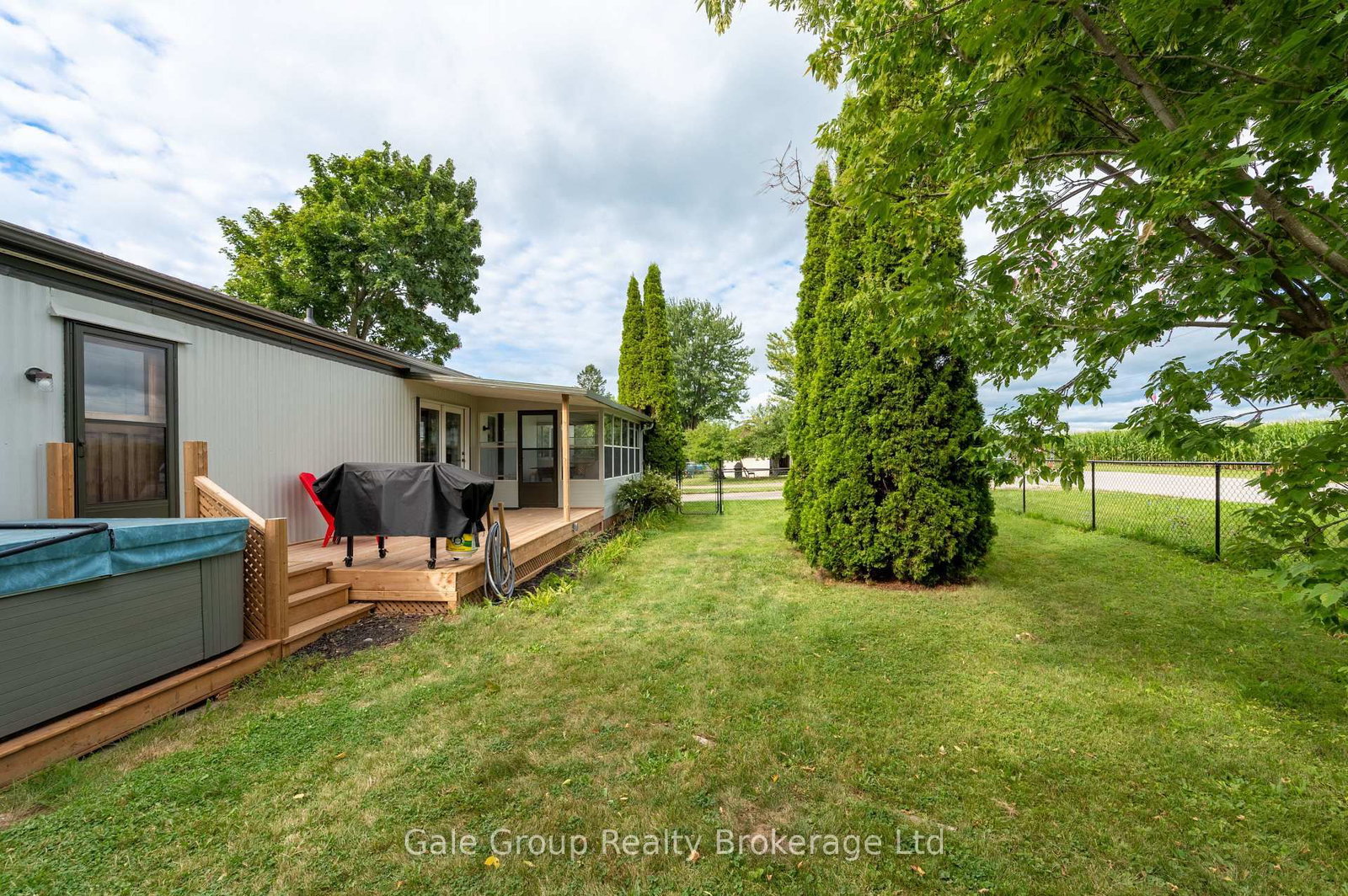 32 Pineview Ave Avenue • Malahide, ON photo 9
